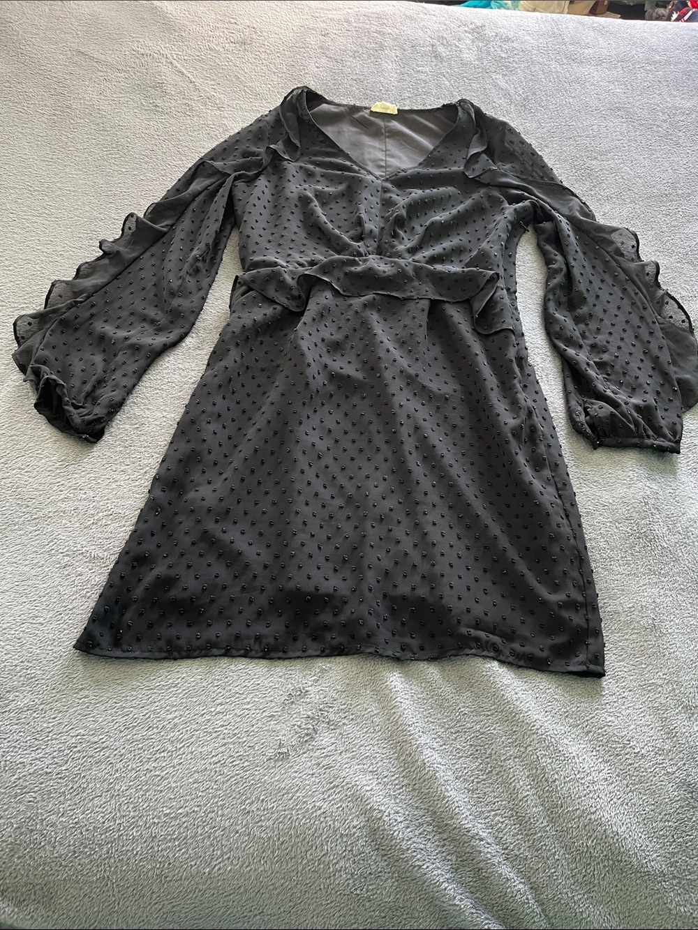 Black ruffled sleeves dotted dress